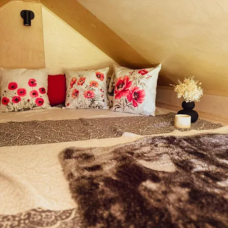 度假居 Tiny House Glamping Mak Smartno v Rozni Dolini